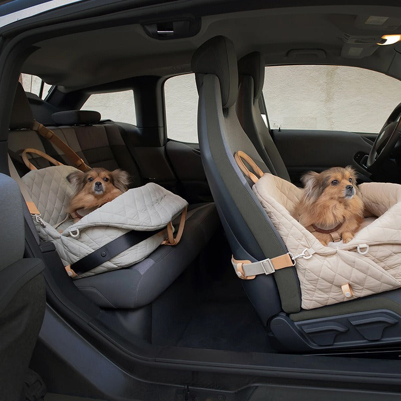 2-in-1 quilted dog bag that turns into a comfortable car bed in water-repellent nylon