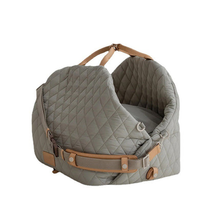 2-in-1 quilted dog bag that turns into a comfortable car bed in water-repellent nylon