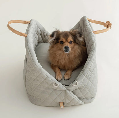 2-in-1 quilted dog bag that turns into a comfortable car bed in water-repellent nylon