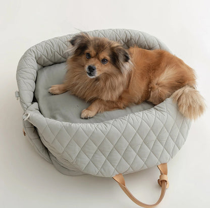 2-in-1 quilted dog bag that turns into a comfortable car bed in water-repellent nylon