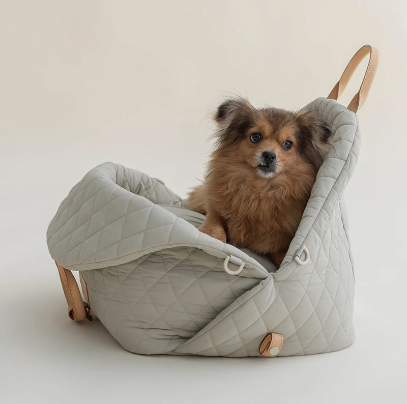 2-in-1 quilted dog bag that turns into a comfortable car bed in water-repellent nylon