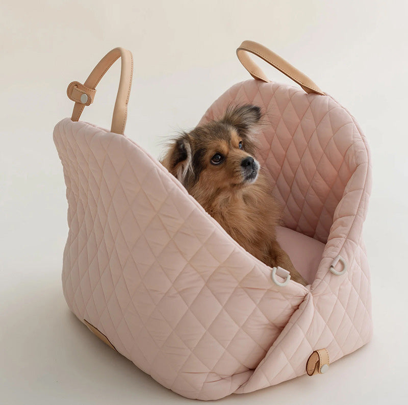 2-in-1 quilted dog bag that turns into a comfortable car bed in water-repellent nylon