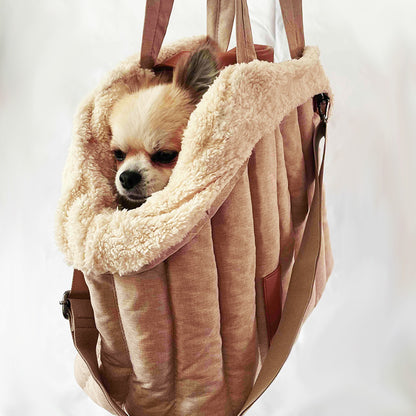 Trendy transport bag for dogs with faux fur interior